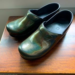 Dansko Pro Clog size 39 or US 8.5 metallic sparkle